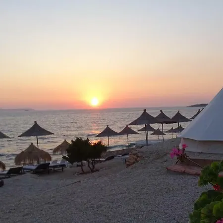 Glamour Camping Paradise * 사밀