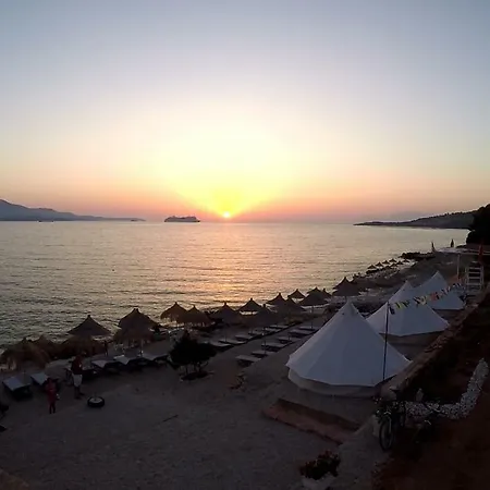 Glamour Camping Paradise * 사밀